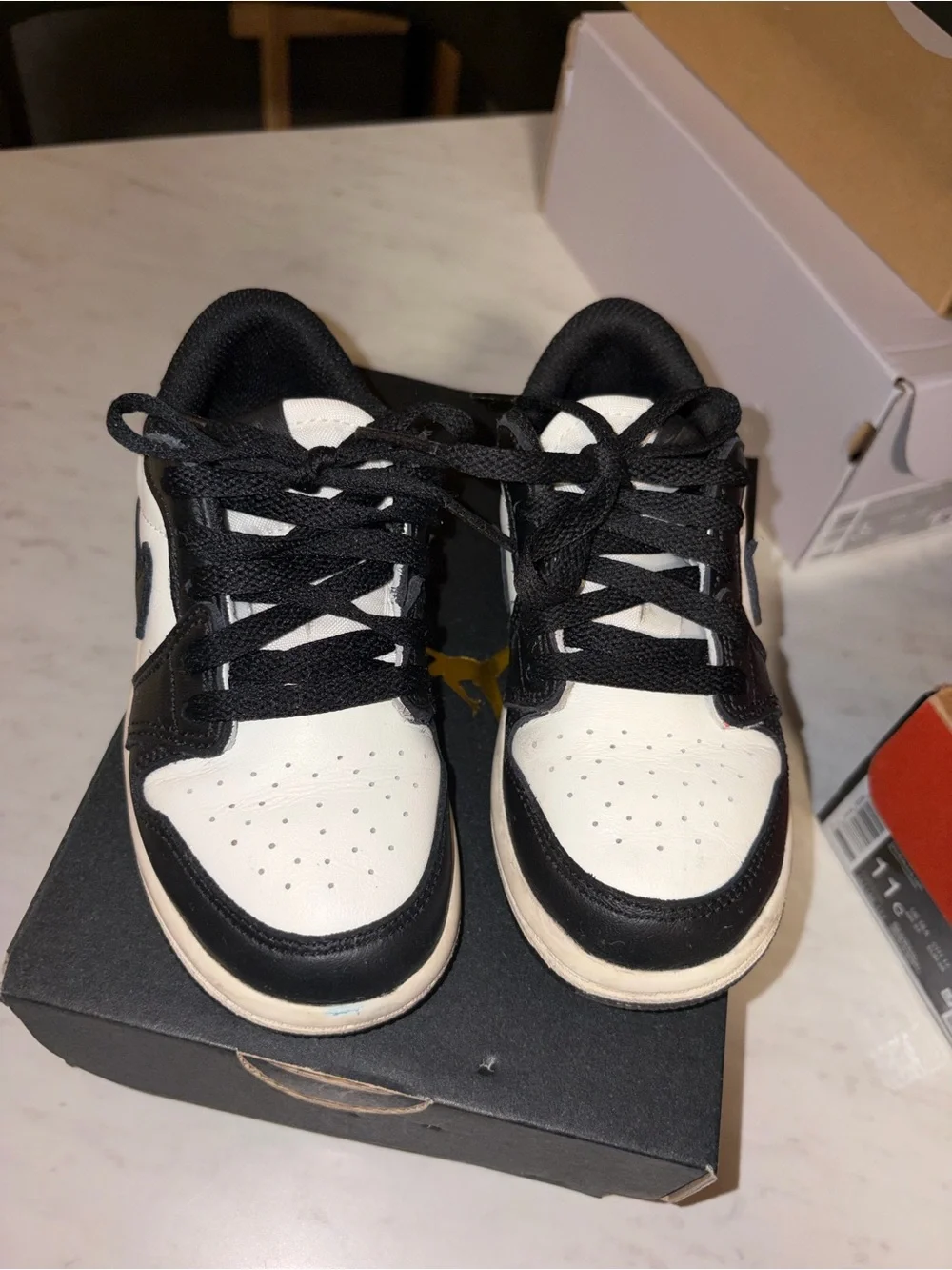 Unisex Jordan low ones